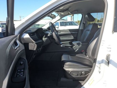 Used 2023 Jeep Grand Cherokee L Limited w/ Black Appearance Package image 21