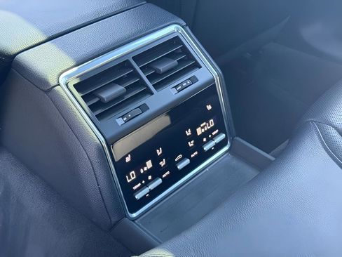 Used 2021 Porsche Panamera RWD image 28