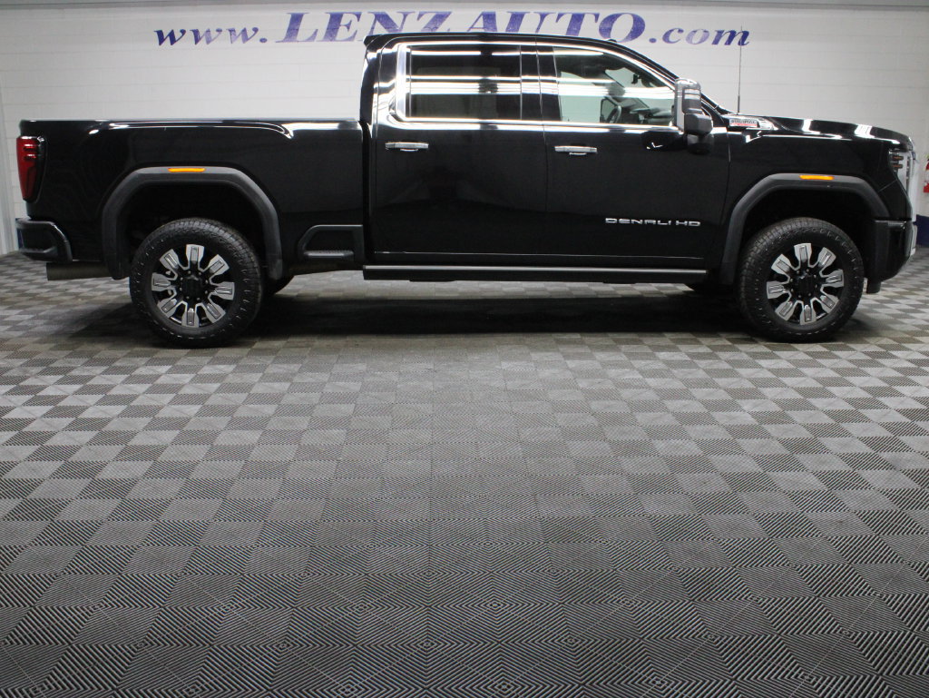 Used 2025 GMC Sierra 3500 Denali w/ Denali Reserve Package AWD/4WD image 2