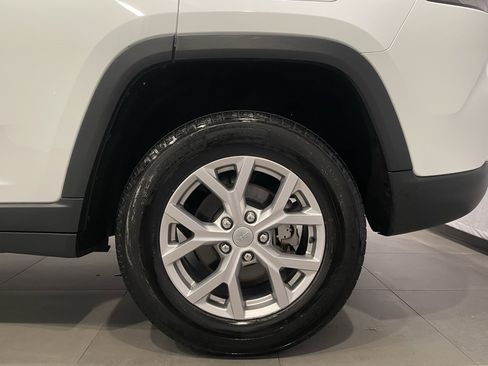 Used 2022 Jeep Grand Cherokee Limited image 8