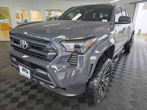Used 2024 Toyota Tacoma SR5 AWD/4WD image 7