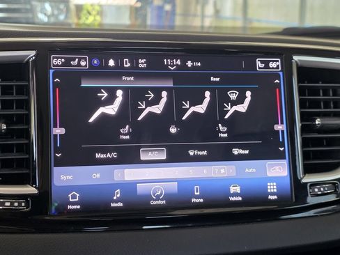 Used 2023 Chrysler Pacifica Touring-L FWD image 16