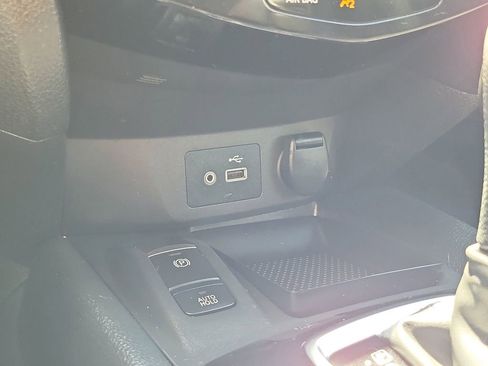Used 2019 Nissan Rogue SV w/ Premium Package FWD image 28