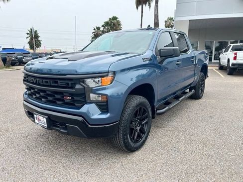 Used 2024 Chevrolet Silverado 1500 Custom Trail Boss w/ Turbomax Blackout Package AWD/4WD image 3