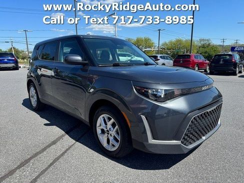 Used 2025 Kia Soul LX w/ LX Technology Package FWD image 9