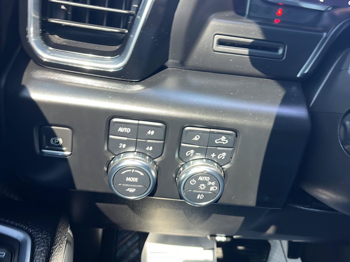 Used 2022 GMC Sierra 1500 Denali AWD/4WD image 13