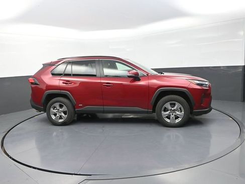 Used 2025 Toyota RAV4 XLE AWD/4WD image 16