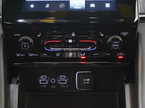 Used 2024 Jeep Grand Cherokee Altitude image 16