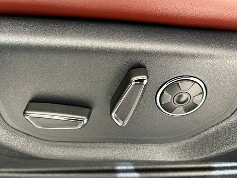 Used 2019 Ford F150 Platinum w/ Equipment Group 701A Luxury image 32