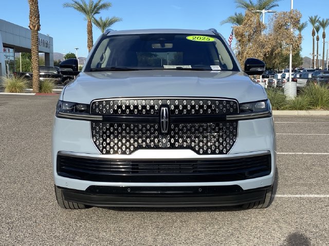 Used 2025 Lincoln Navigator L Reserve AWD/4WD image 10