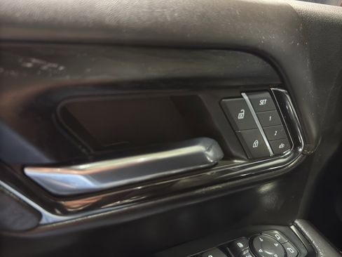 Used 2024 GMC Sierra 2500 AT4X image 43