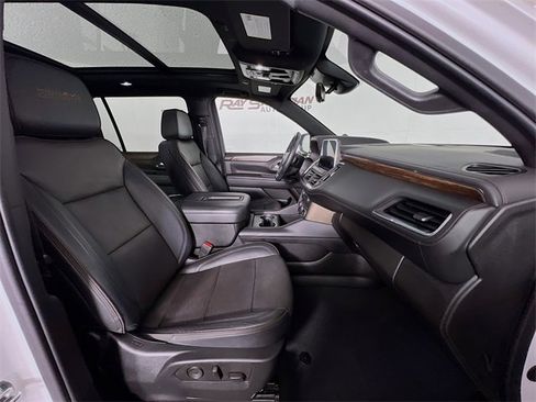 Used 2023 Chevrolet Suburban High Country image 43