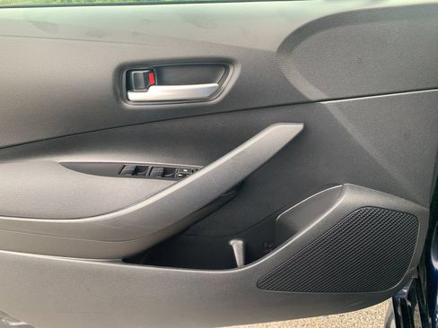 Used 2021 Toyota Corolla LE FWD image 12