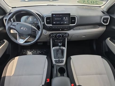 Used 2025 Hyundai Venue SEL FWD image 10