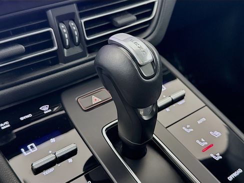 Certified 2023 Porsche Macan Turbo AWD/4WD image 20