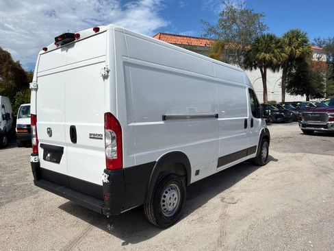 Used 2025 RAM ProMaster 2500 w/ Convenience Group FWD image 11
