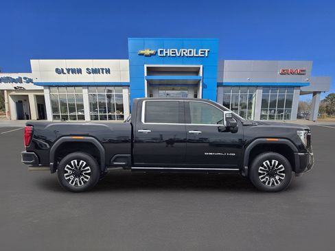 Used 2025 GMC Sierra 3500 Denali Ultimate w/ LPO, GMC Protection Package AWD/4WD image 6