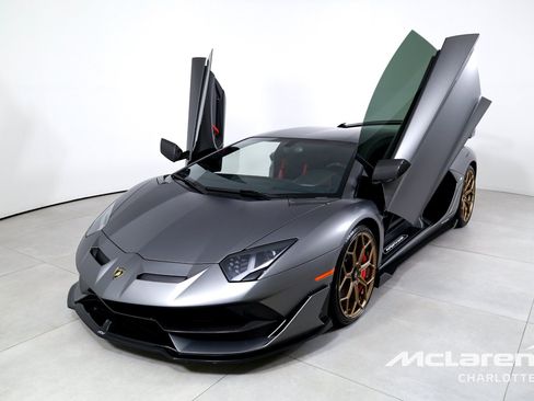 Used 2020 Lamborghini Aventador SVJ AWD/4WD image 5