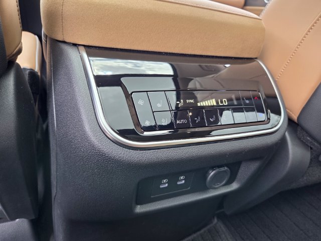 Certified 2026 INFINITI QX80 Luxe w/ Cargo Package AWD/4WD image 17