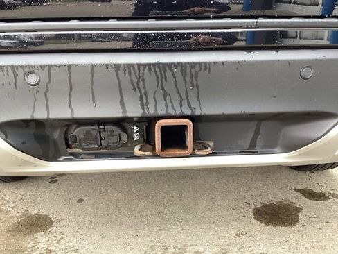 Used 2022 Ford Explorer XLT w/ Equipment Group 202A image 12