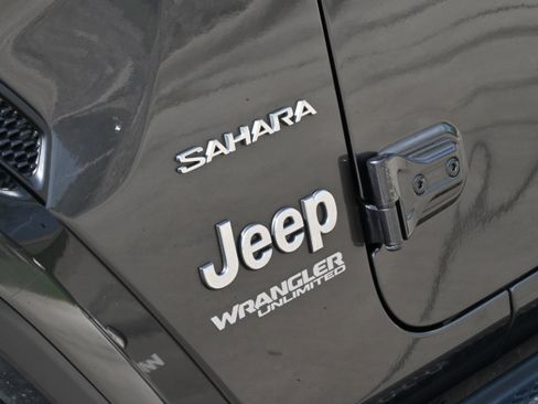 Used 2018 Jeep Wrangler Unlimited Sahara image 36