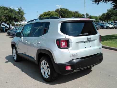 Used 2017 Jeep Renegade Latitude w/ Cold Weather Group AWD/4WD image 9