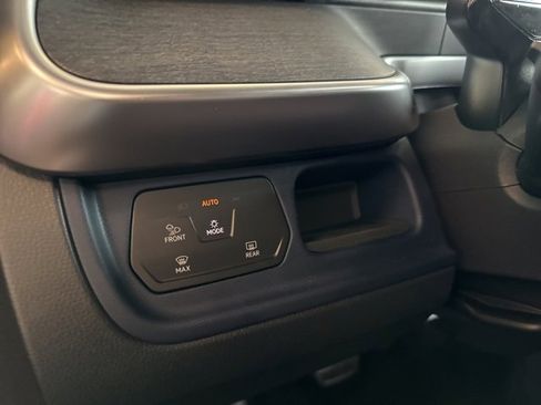 New 2025 Volkswagen ID. Buzz Pro S image 11