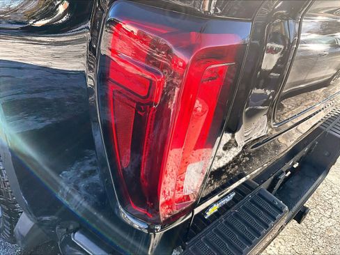 Used 2023 GMC Sierra 1500 AT4 w/ Technology Package image 33