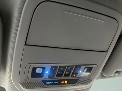 Used 2022 Ford Explorer XLT w/ Equipment Group 202A image 24