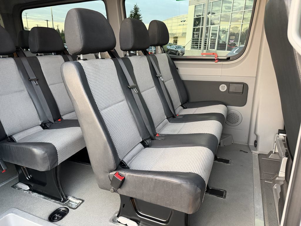 Used 2009 Freightliner Sprinter 2500 RWD image 18