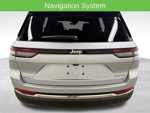 Used 2025 Jeep Grand Cherokee Limited w/ Luxury Tech Group II AWD/4WD image 5