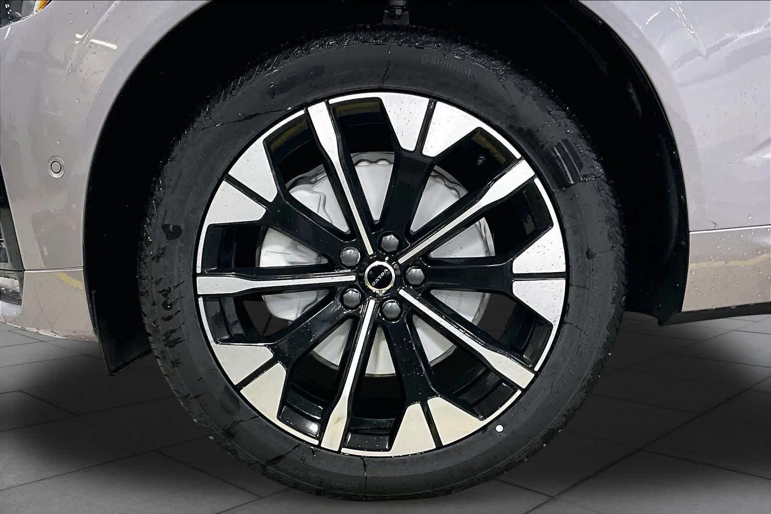 New 2026 Volvo XC60 B5 Plus w/ Protection Package Premier AWD/4WD image 16