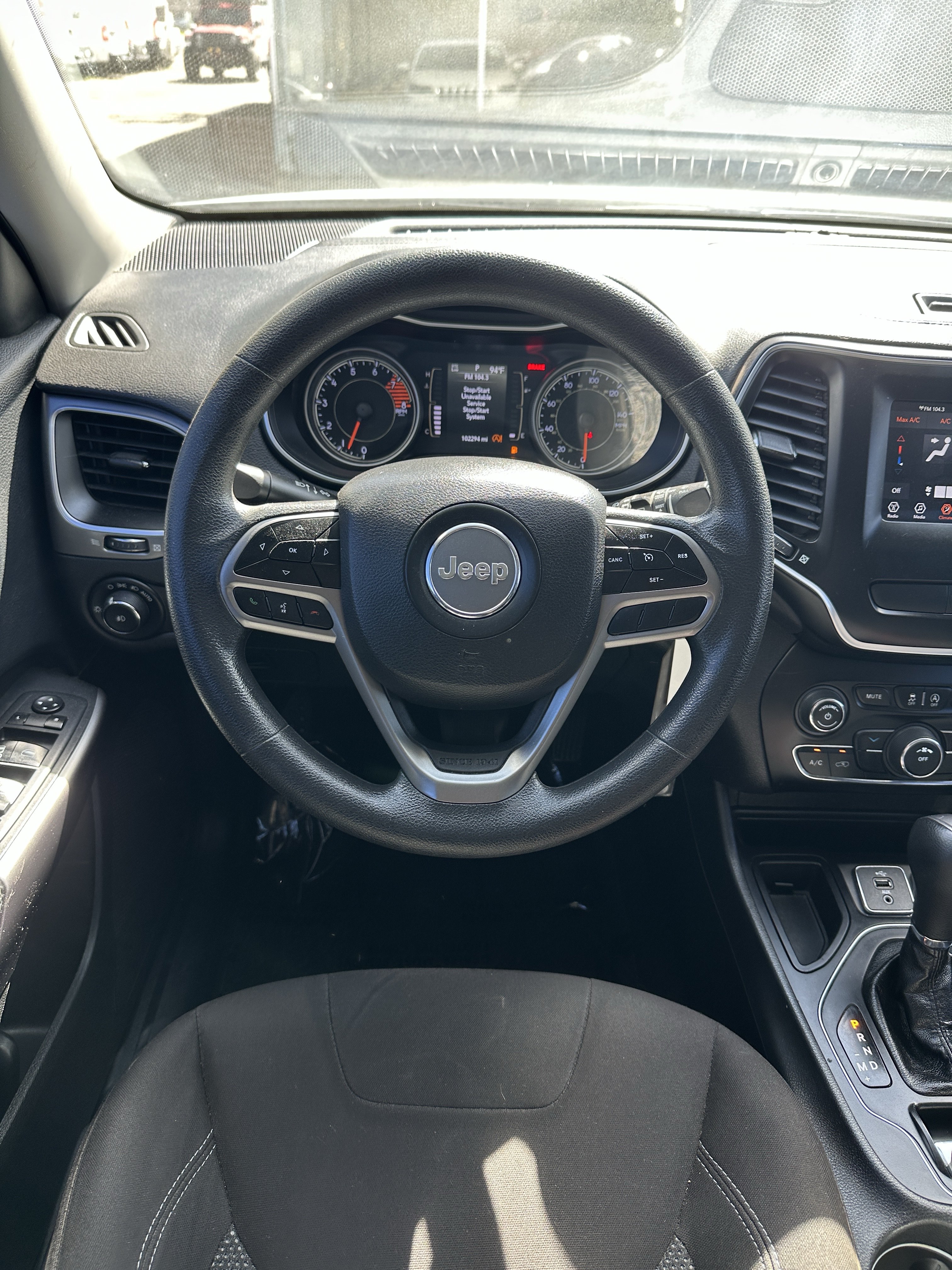 Used 2019 Jeep Cherokee Latitude w/ Popular Appearance Group FWD image 14