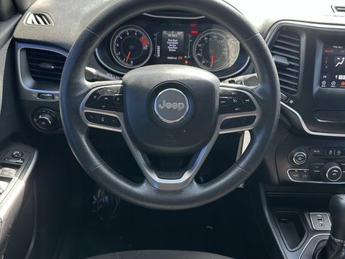 Used 2019 Jeep Cherokee Latitude w/ Popular Appearance Group FWD image 14