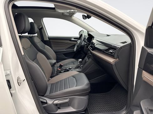 Used 2024 Volkswagen Taos SEL image 19