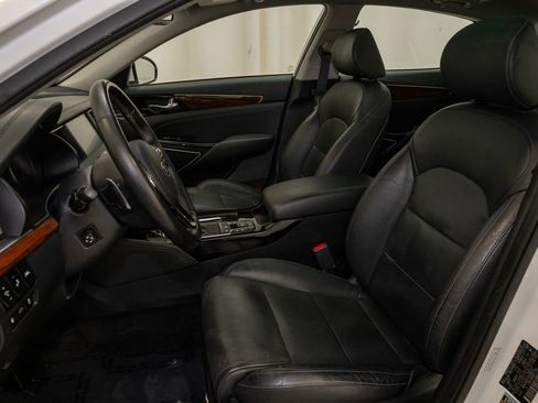 Used 2017 Kia Cadenza Technology image 11