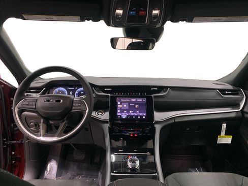 New 2025 Jeep Grand Cherokee Laredo image 19