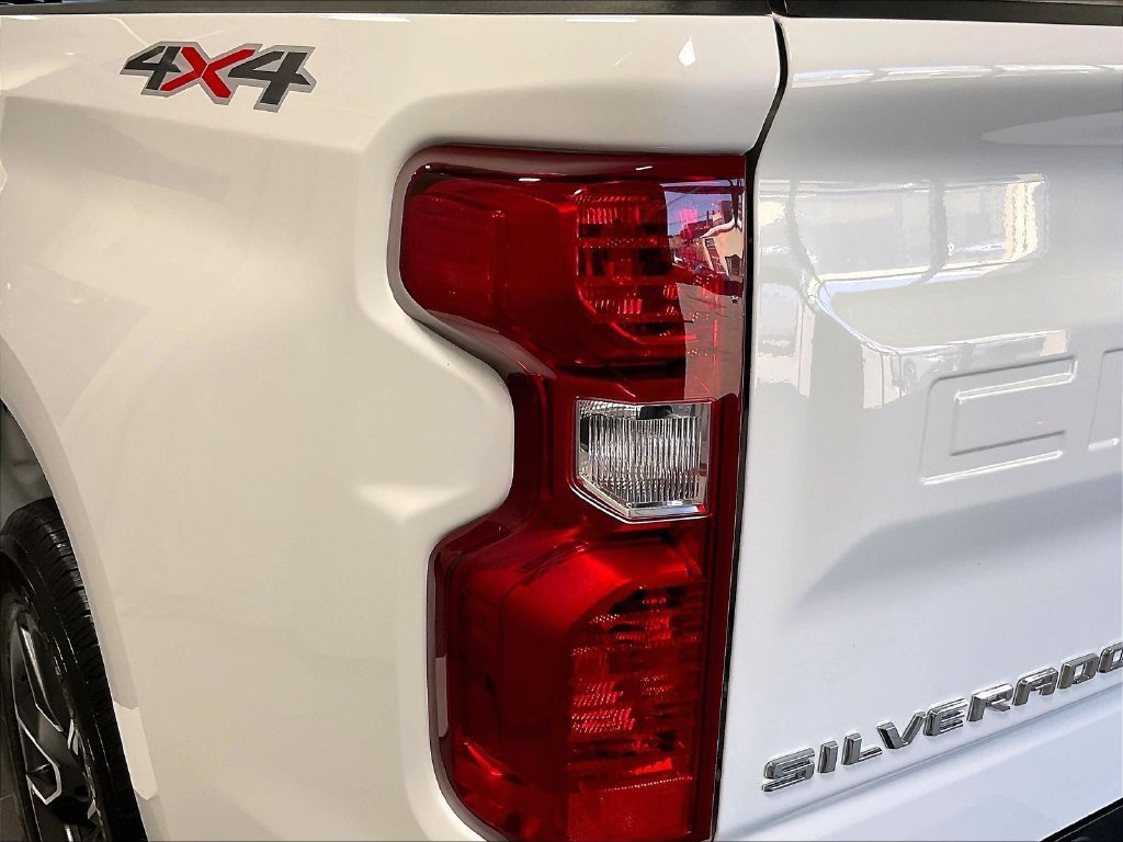 Used 2024 Chevrolet Silverado 1500 LT AWD/4WD image 33