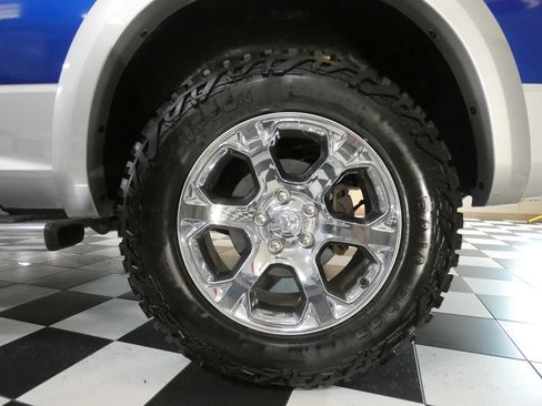 Used 2017 RAM 1500 Laramie w/ Convenience Group AWD/4WD image 10