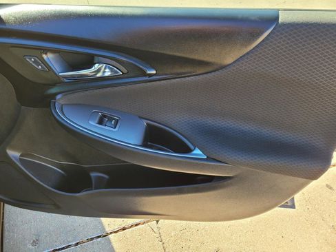 Used 2017 Chevrolet Malibu LT w/ Sport Package image 7