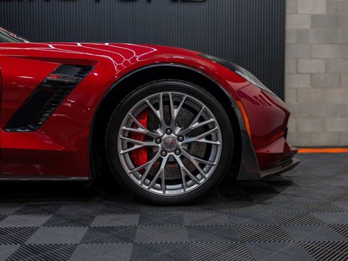 Used 2015 Chevrolet Corvette Z06 w/ 3LZ Preferred Equipment Group RWD image 17