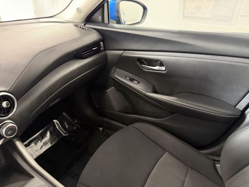 Used 2024 Nissan Sentra SV FWD image 25