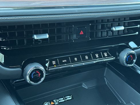 New 2026 Chevrolet Suburban Premier image 22