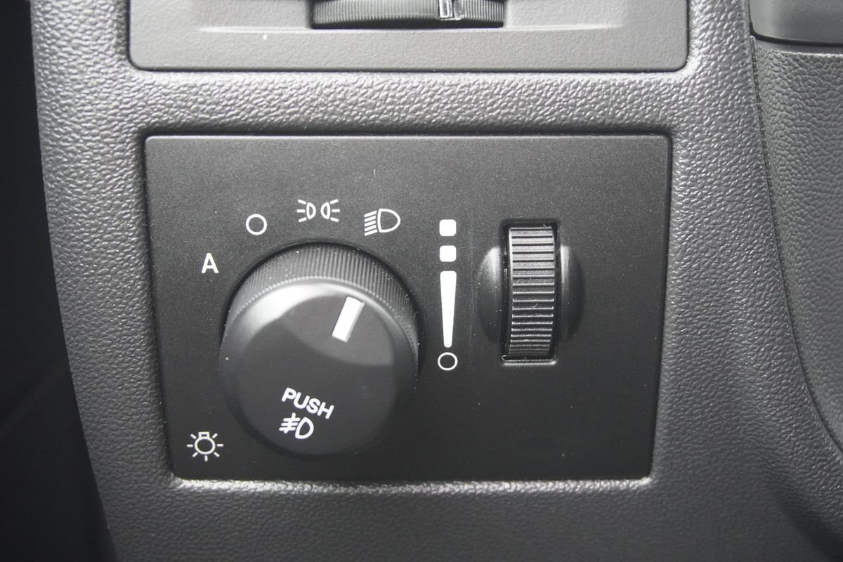 Used 2009 Dodge Challenger SRT8 RWD image 17