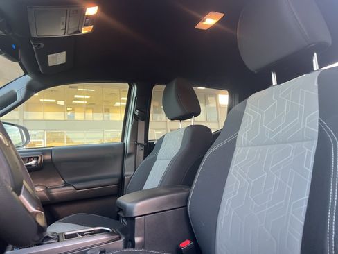 Used 2023 Toyota Tacoma TRD Sport image 10