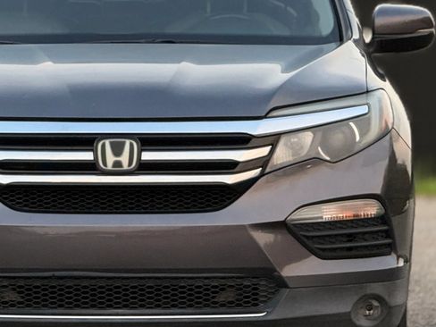 Used 2017 Honda Pilot Touring image 12