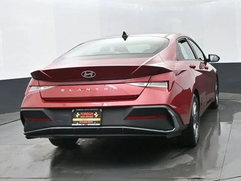 Used 2024 Hyundai Elantra SEL image 8