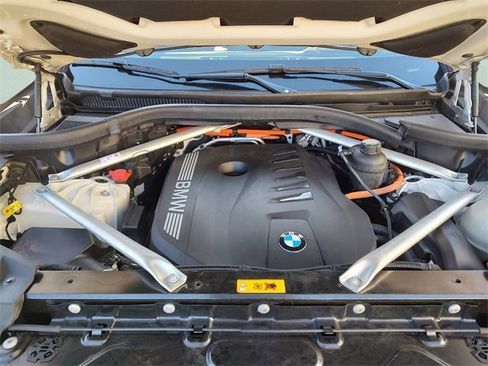 Used 2024 BMW X5 xDrive50e image 34