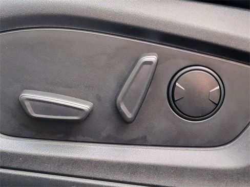 Certified 2022 Ford Explorer XLT w/ Equipment Group 202A image 4