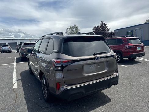Used 2025 Subaru Forester Premium AWD/4WD image 7